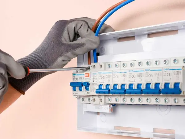 Mantenimiento eléctrico preventivo en edificios Miraflores — TVD Servicios