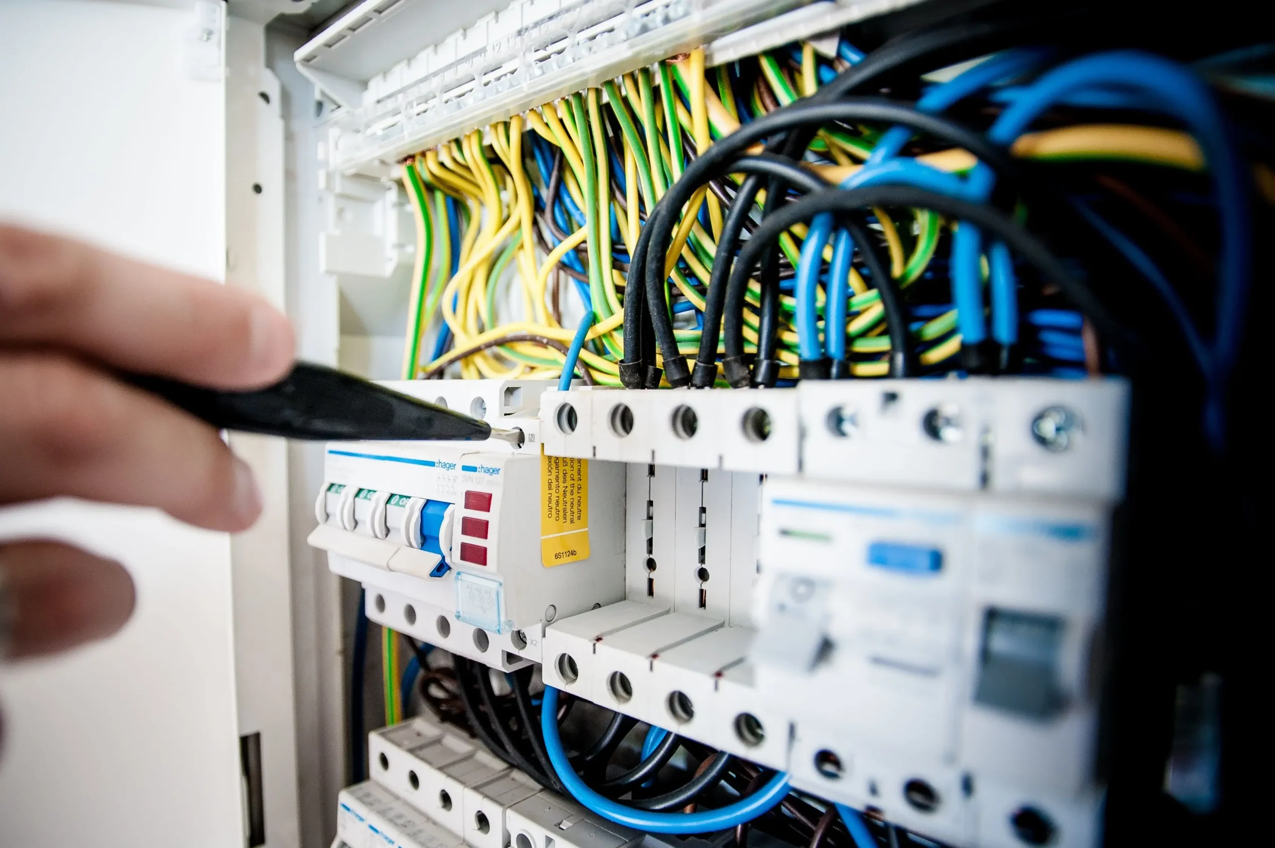 Mantenimiento eléctrico preventivo y correctivo por TVD Servicios